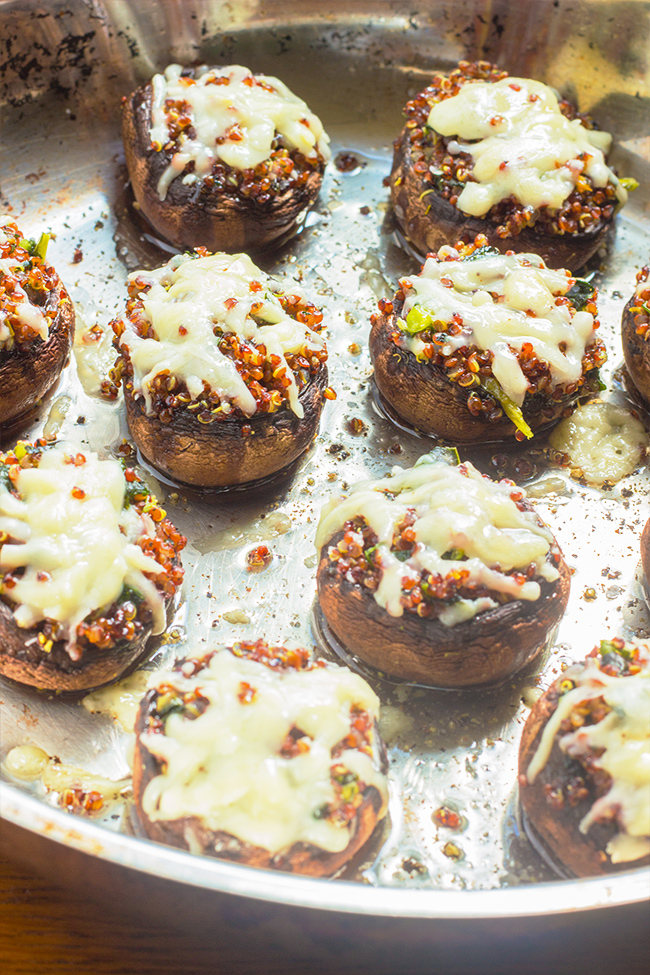These cheesy quinoa stuffed mushrooms are the perfect bite. This is the perfect alternative for a easy, fast, healthy weeknight dinner or party appetizer.
