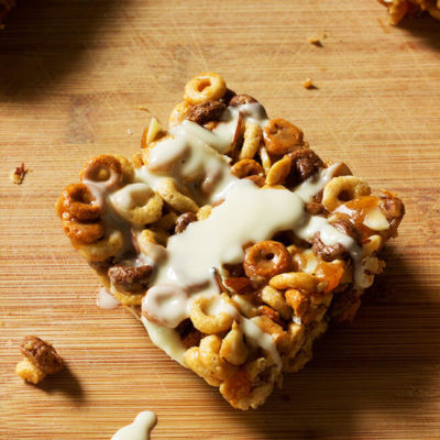 No Bake almond apricot Cheerio Bars has everything to fuel my day: Chocolate, peanut butter, almonds and multi-grain cheerios. Have in as a bar or in milk!