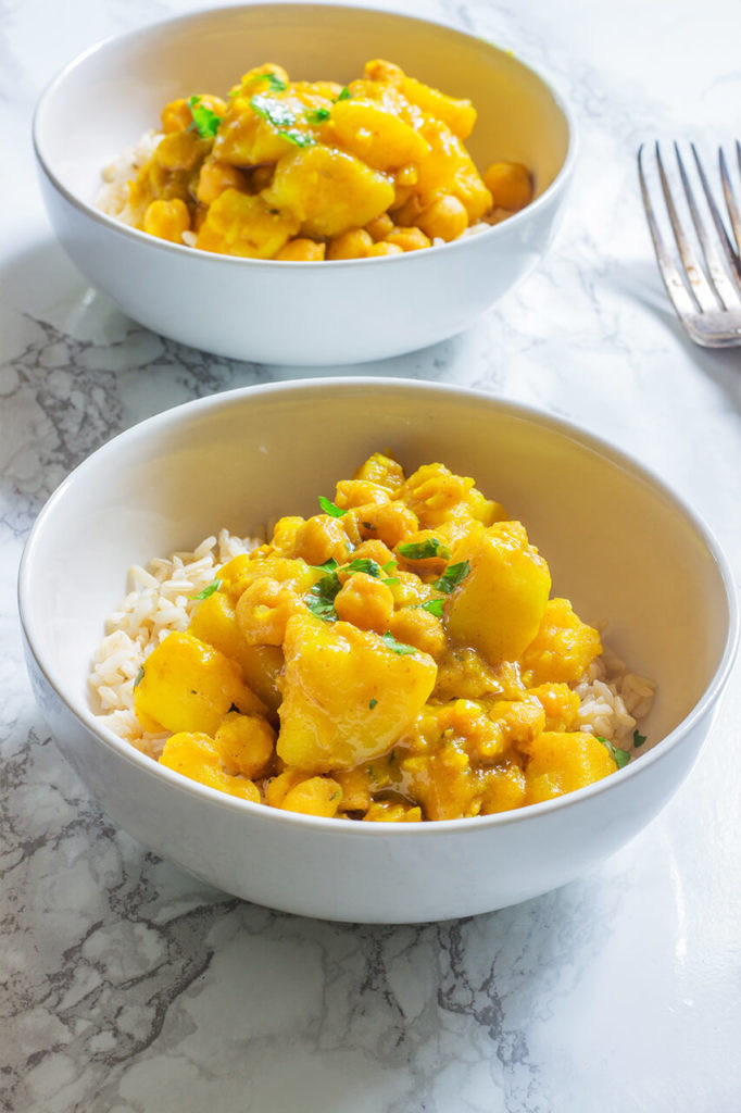 All I need is a big ol' bowl of this hot slow cooker chickpeas and potato curry.This is great on a rainy day, or a breezy fall or winter night.Perrrfection!