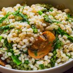 This budget-friendly summer mushroom asparagus barley salad with lemon dill dressing recipe- just screams bright and light and delicious.