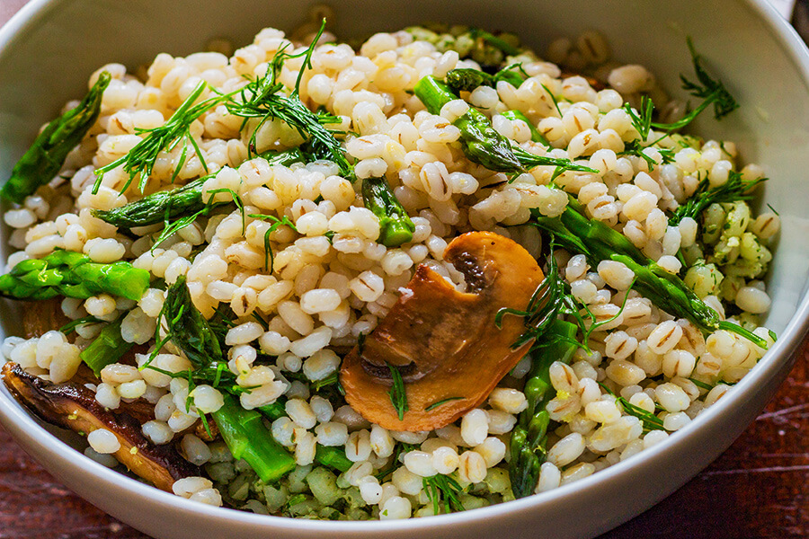 This budget-friendly summer mushroom asparagus barley salad with lemon dill dressing recipe- just screams bright and light and delicious.